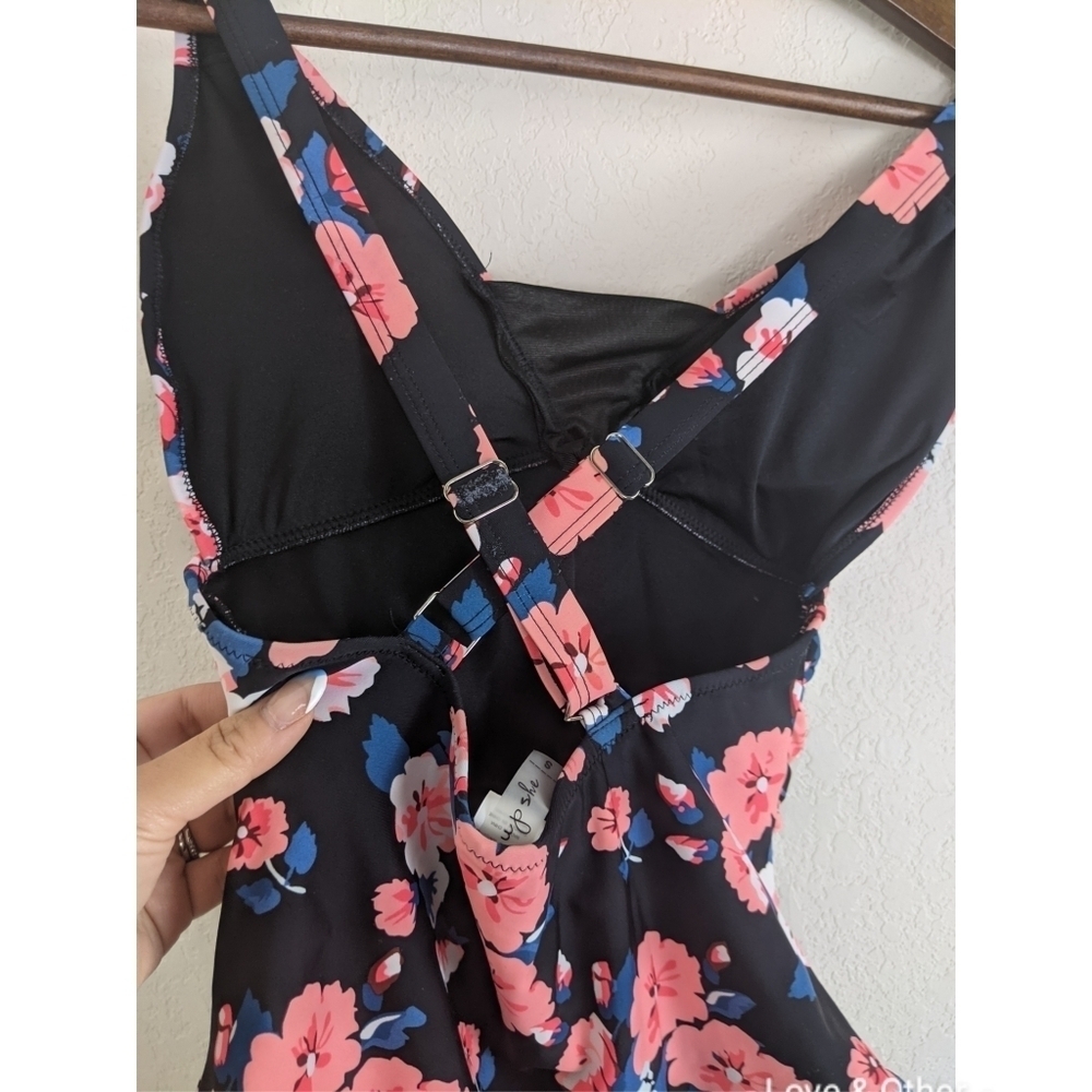 Cupshe Floral One-piece Cross back Swimsuit - Picture 4 of 5